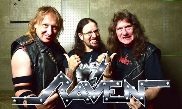 RAVEN veröffentlichen spezielles Album «Leave &#039;Em Bleeding» im September, als Rückblick der vergangenen sieben Jahre